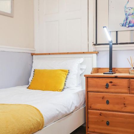 Beautiful 4 Bedroom Cottage - Ideal Location - Free Parking Edinburgh Bagian luar foto