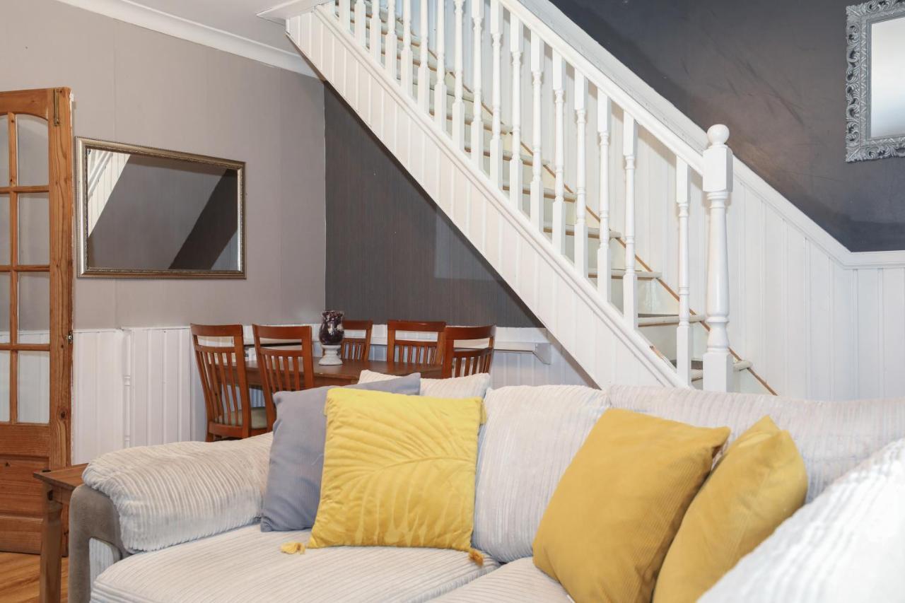 Beautiful 4 Bedroom Cottage - Ideal Location - Free Parking Edinburgh Bagian luar foto