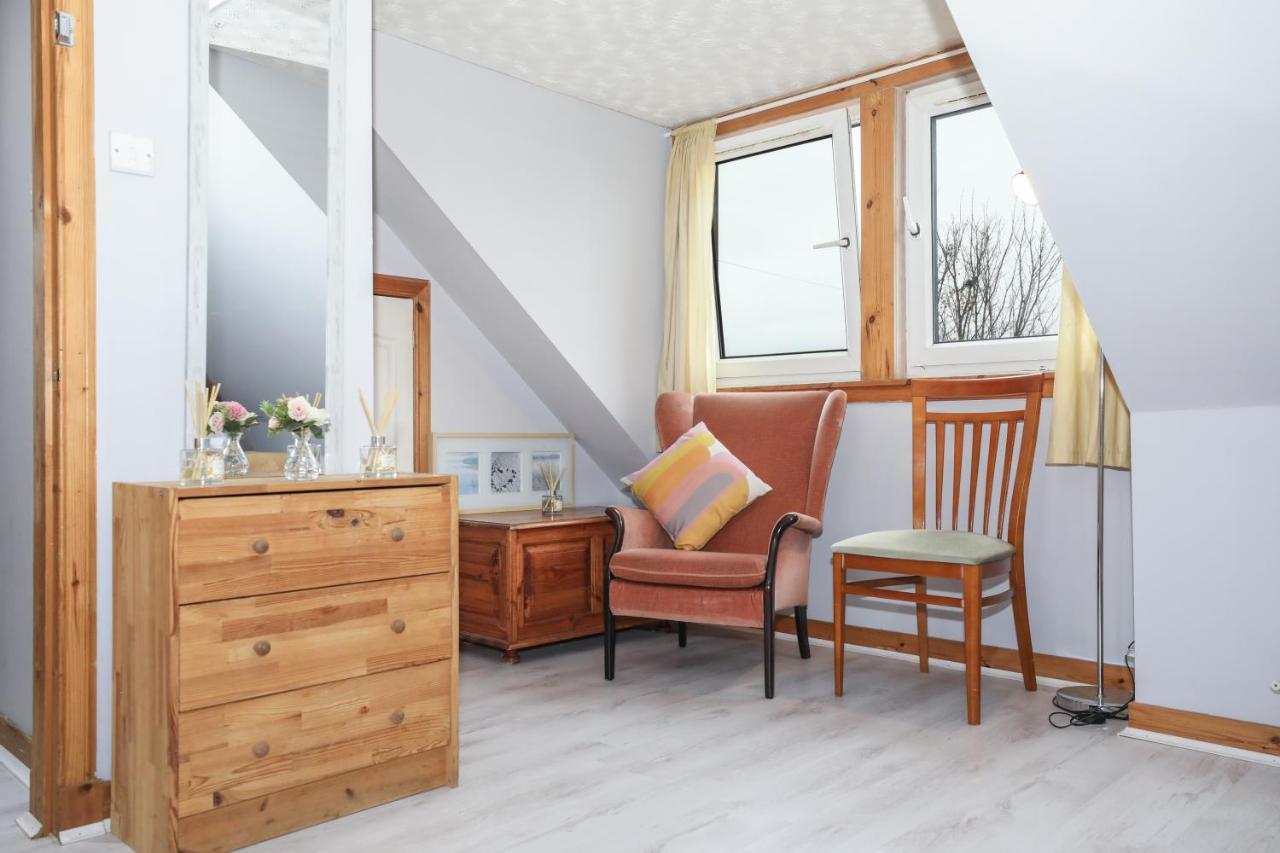 Beautiful 4 Bedroom Cottage - Ideal Location - Free Parking Edinburgh Bagian luar foto