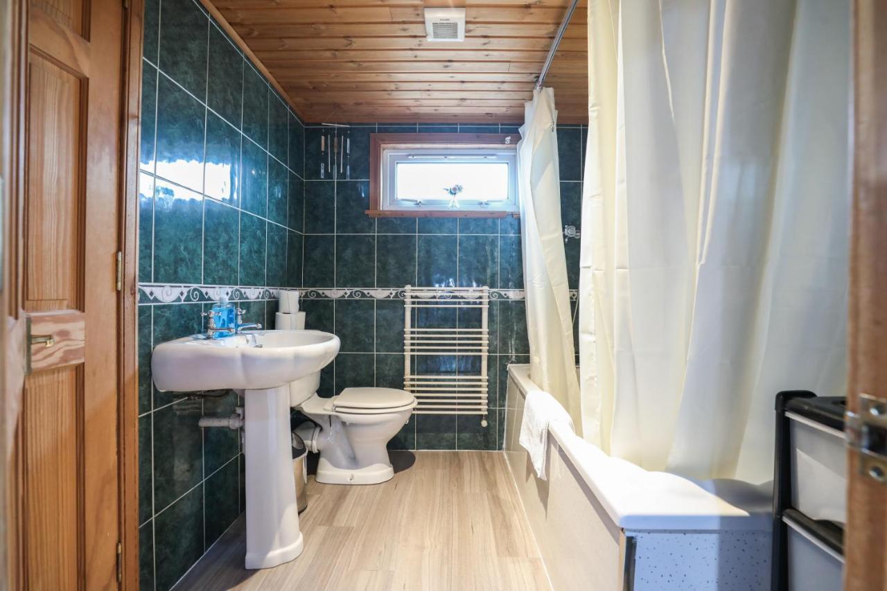 Beautiful 4 Bedroom Cottage - Ideal Location - Free Parking Edinburgh Bagian luar foto