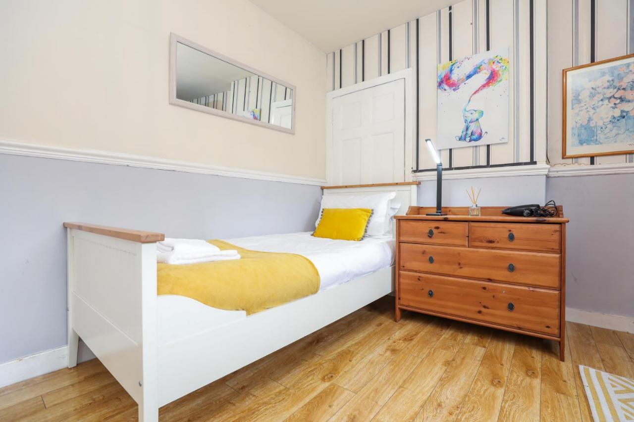 Beautiful 4 Bedroom Cottage - Ideal Location - Free Parking Edinburgh Bagian luar foto