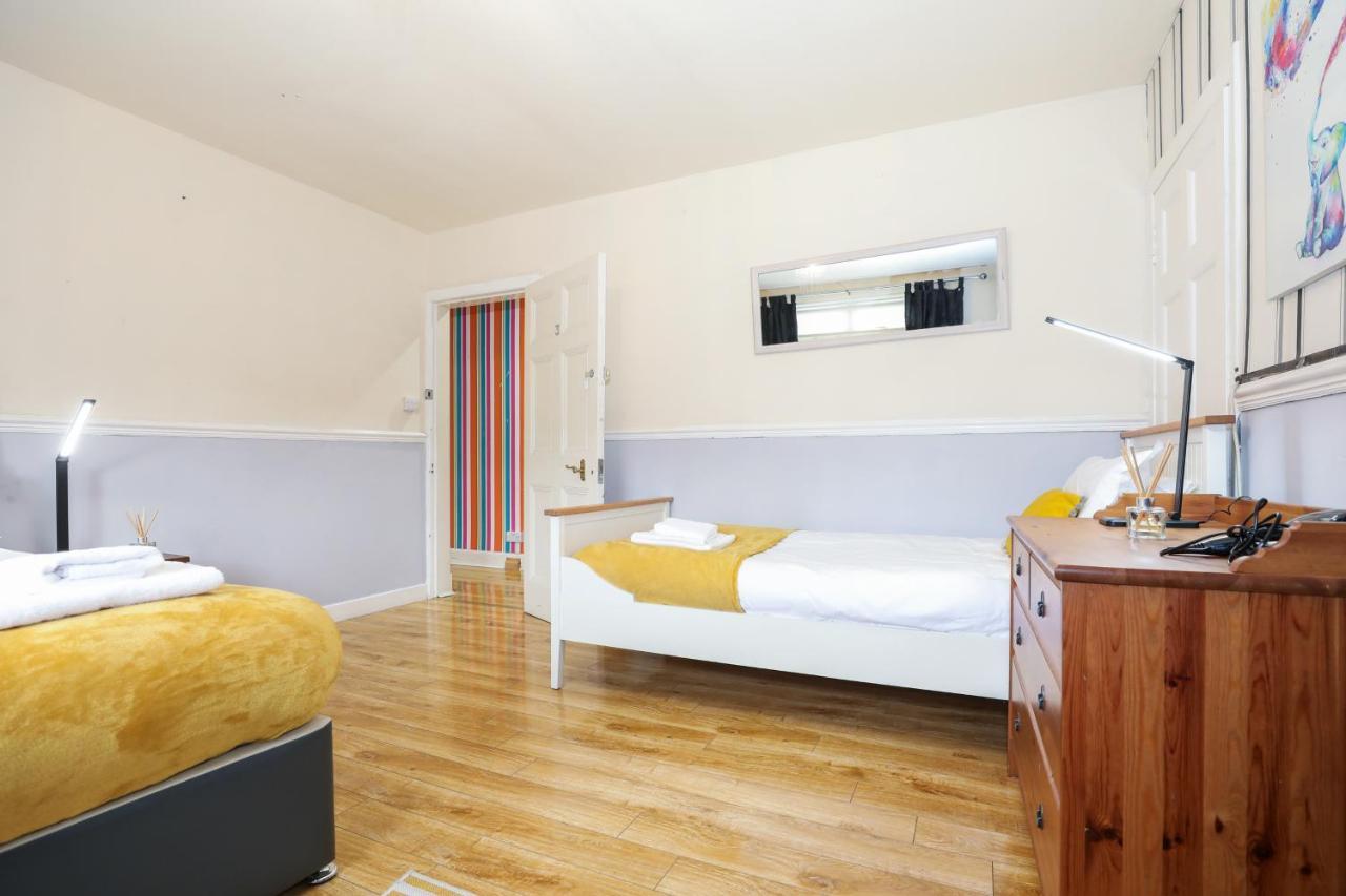 Beautiful 4 Bedroom Cottage - Ideal Location - Free Parking Edinburgh Bagian luar foto